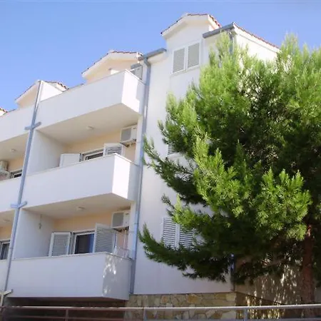 Апартаменты Mazuran2 Хвар